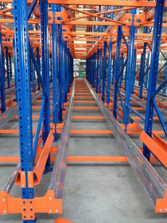 穿梭式貨架實(shí)拍圖